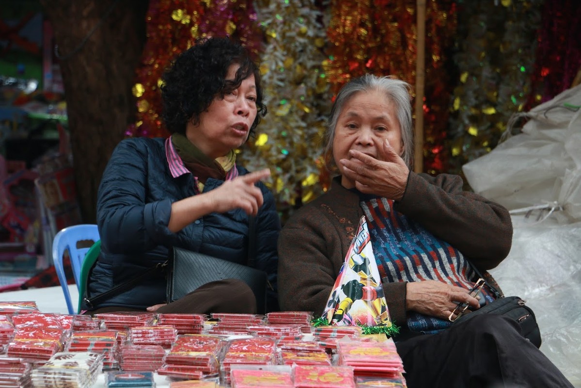 Hang Ma chieu cuoi nam, hoi ha ke ban nguoi mua do don Tet-Hinh-10