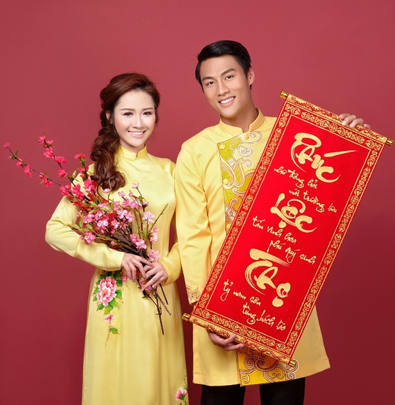 Hoi cau thu Viet Nam mac ao dai cach tan chuc Tet Ky Hoi-Hinh-11