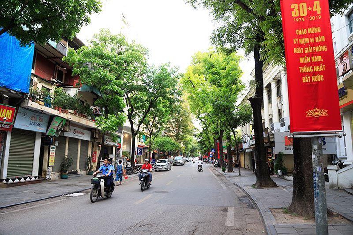 Dan mang thich thu voi Ha Noi vang lang, thanh binh hiem co dip nghi le