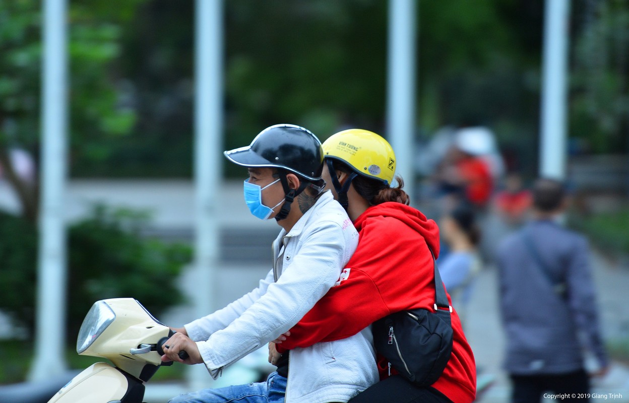 Bat ngo lanh giua mua he, thoi tiet Ha Noi tro mat nhanh hon 