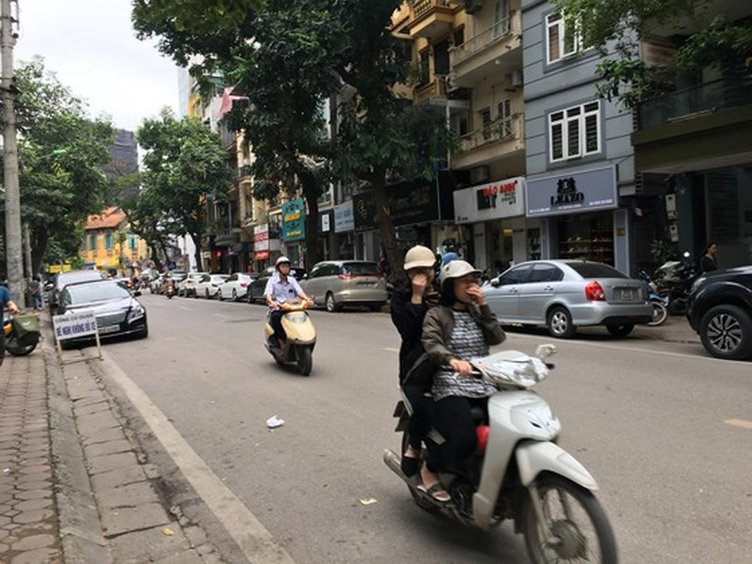 Bat ngo lanh giua mua he, thoi tiet Ha Noi tro mat nhanh hon 