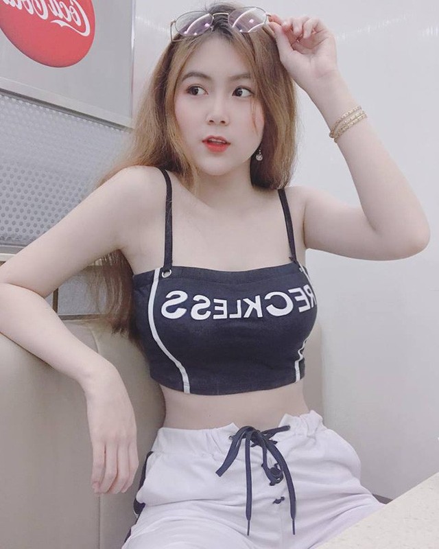 Co giao hot nhat Sai thanh lo hinh anh au tho khien dan tinh 