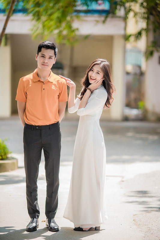 Nu sinh DH Ngoai thuong dien ao dai khien dan mang hoi 