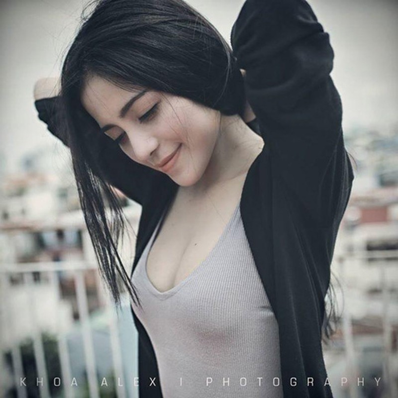 Sau lum xum tinh ai, hot girl 