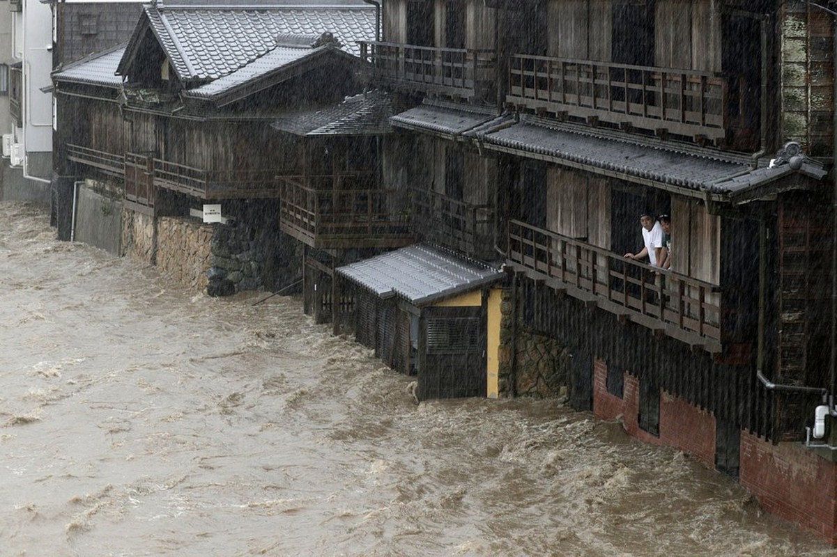 Sieu bao Hagibis chom do bo, nhieu noi o Nhat Ban da tan hoang