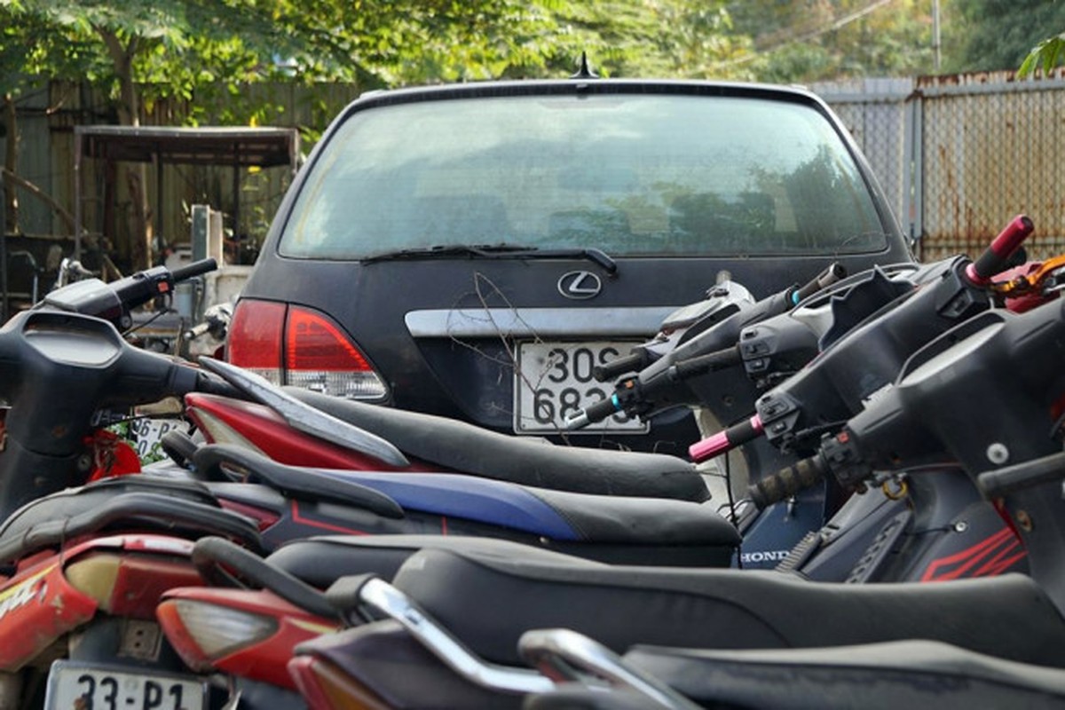 Porsche, Lexus... tien ty phu bui, 'bo xo' trong bai giu xe o Ha Noi-Hinh-6