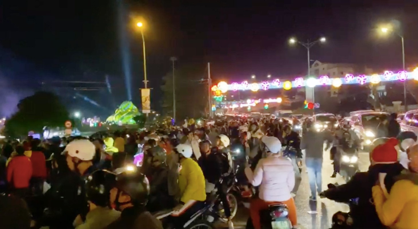 Da Lat bi bien thanh “ho rac” sau Festival hoa khien ai cung xot xa-Hinh-6