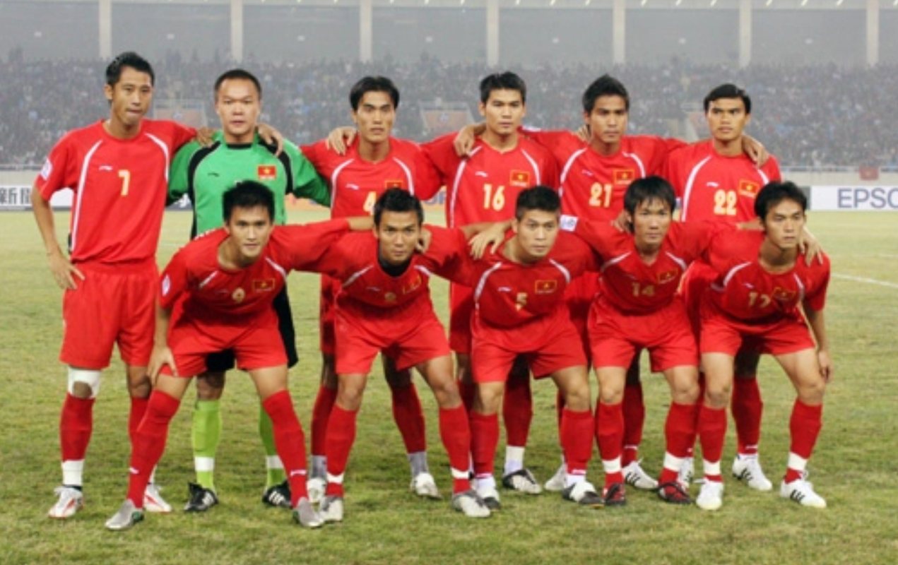Fan thich thu soi mau ao cua U23 Viet Nam qua thap ky qua-Hinh-2