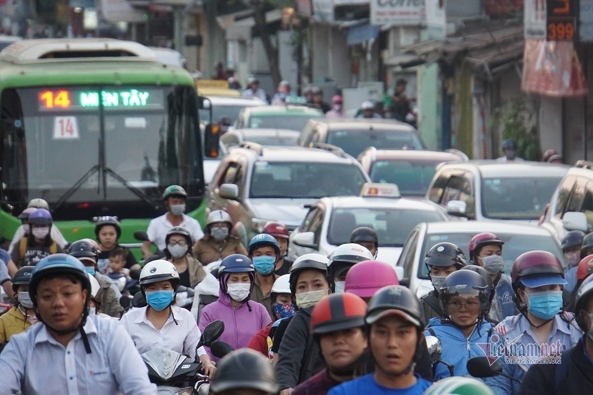 Ben xe diu hiu, ngoai duong 