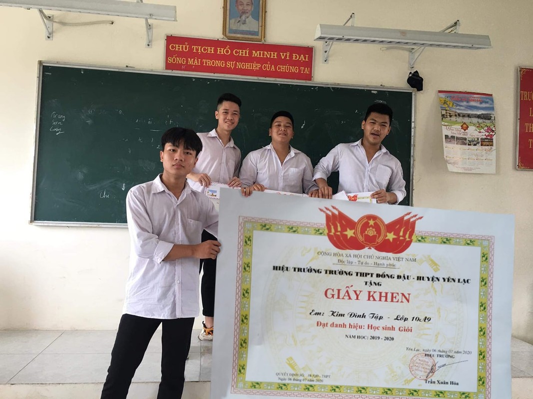 Hot trend giay khen sieu to ngay be giang khien dan tinh het hon-Hinh-4