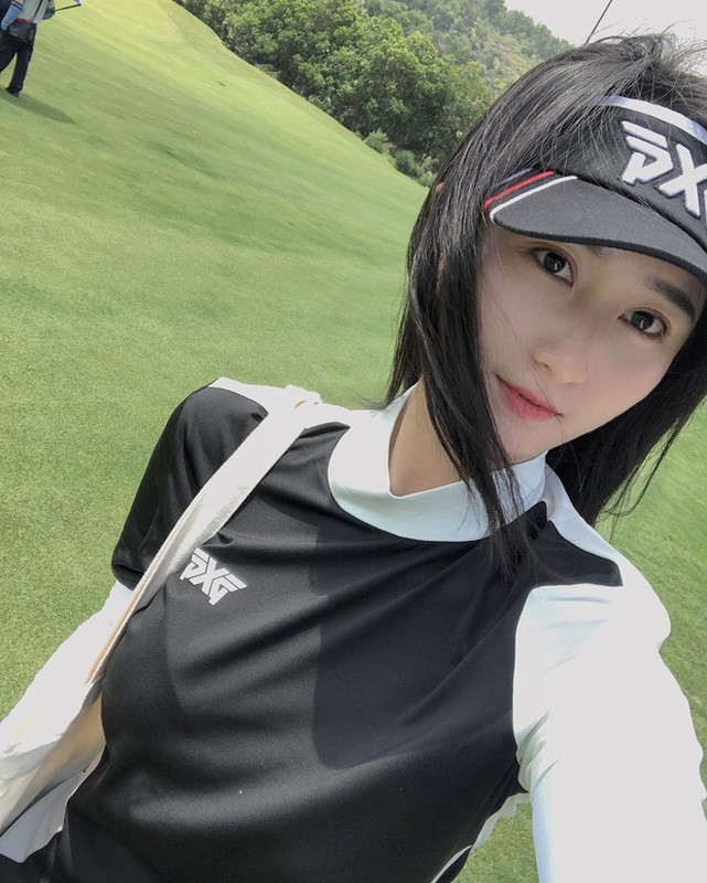 Khoe do hieu xua roi, hot girl Viet sang chanh phai di choi golf