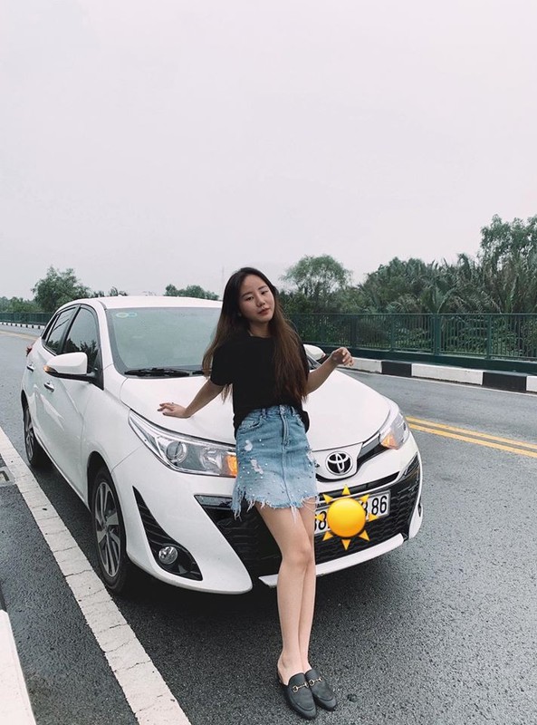 Khoe than hinh dep nhu tac tuong, 2 hot girl RMIT 