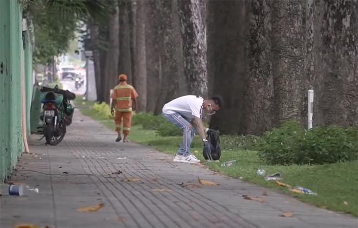 Cuu tro nguoi dan vung lu, dai gia Minh Nhua nhan 