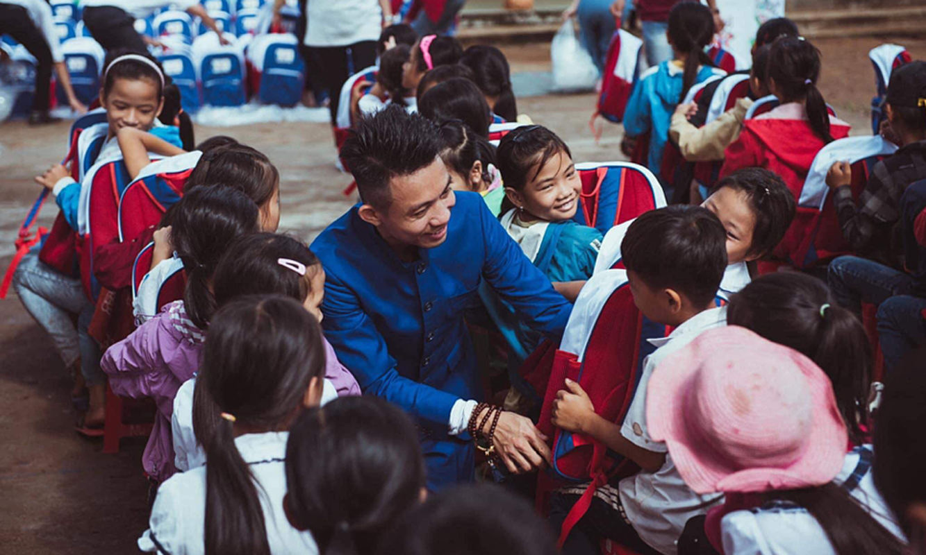 Cuu tro nguoi dan vung lu, dai gia Minh Nhua nhan 