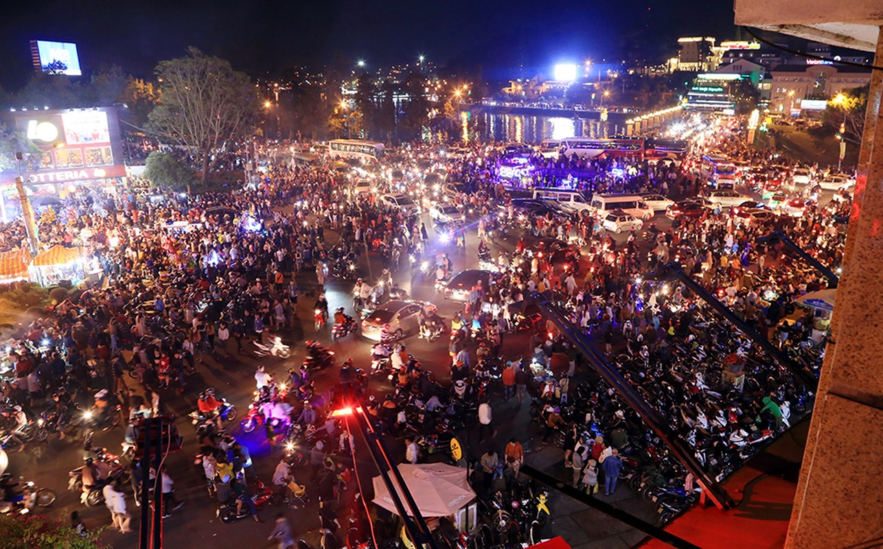 Tong ket dip nghi Tet duong, Da Lat dong nghet khach du lich-Hinh-11