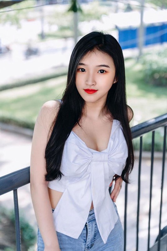 Dien ao dai dep xao xuyen, nu sinh 2K2 khien duoc khen het loi-Hinh-12