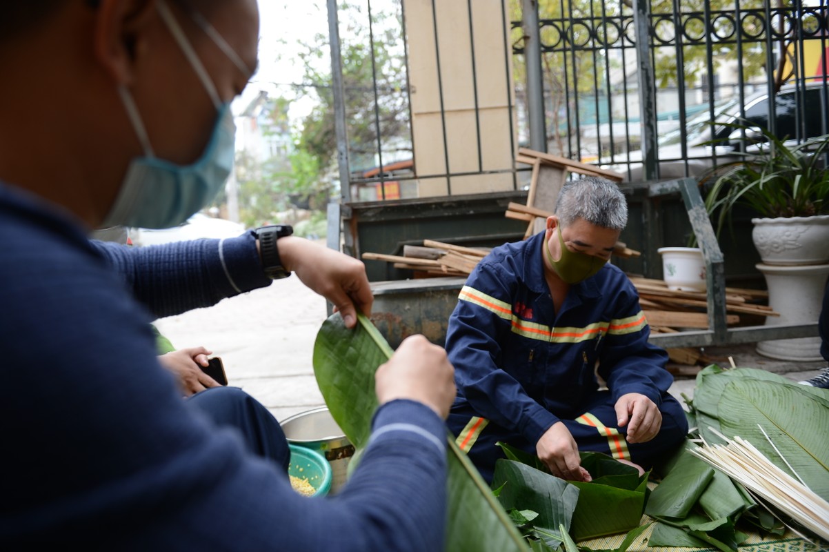 Chien si “chong giac lua” tro tai goi banh chung sieu dep-Hinh-3