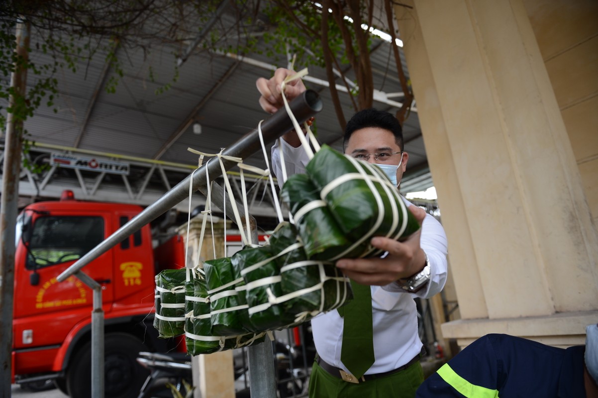 Chien si “chong giac lua” tro tai goi banh chung sieu dep-Hinh-8