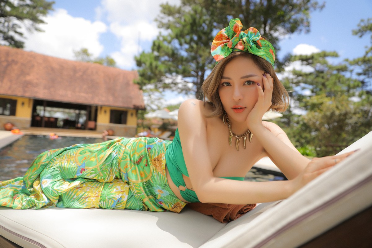 Tranh thu di bien, hot girl Tram Anh khoe duong cong mien che-Hinh-7