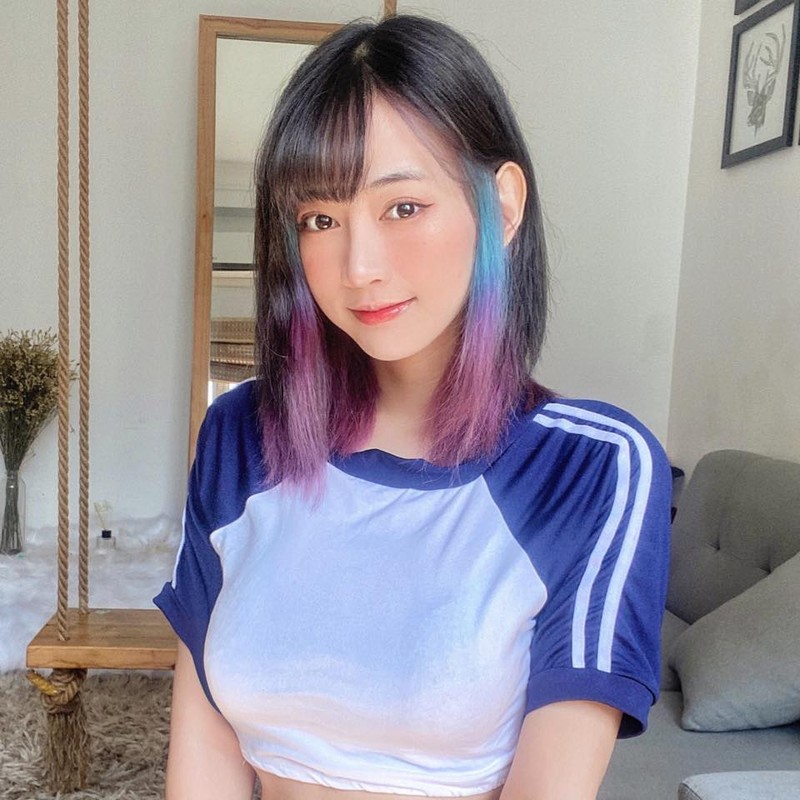 Tao dang phan cam o chua, hot girl TikTok khien netizen 