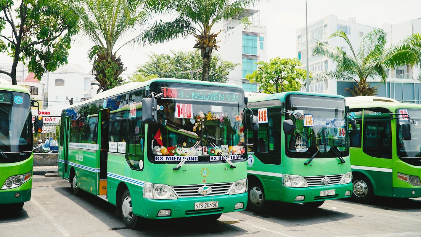 Xe buyt day ap thu bong, phat hien cao thu an danh phu xe-Hinh-12