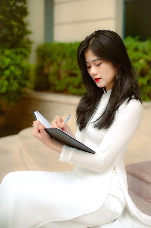 Dien ao dai, co giao mam non tuong lai khien netizen xao xuyen-Hinh-6