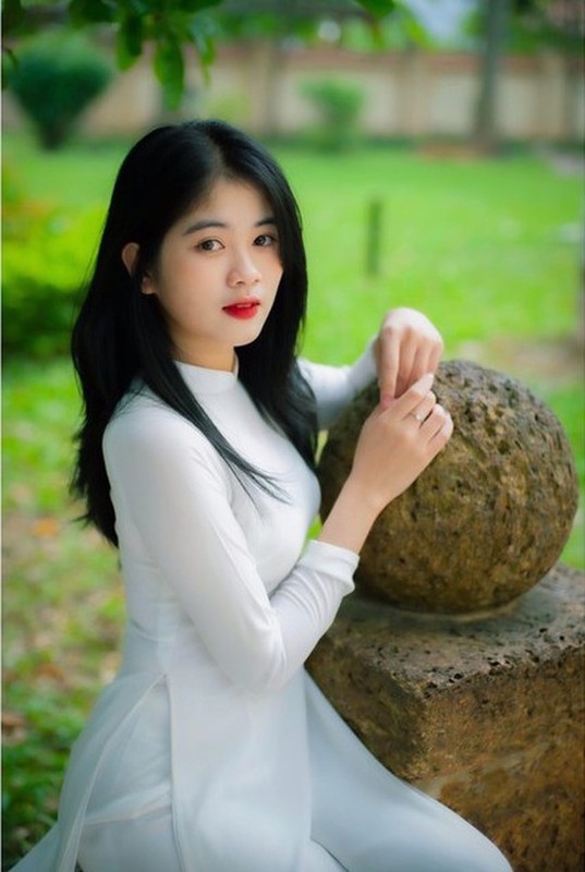 Dien ao dai, co giao mam non tuong lai khien netizen xao xuyen