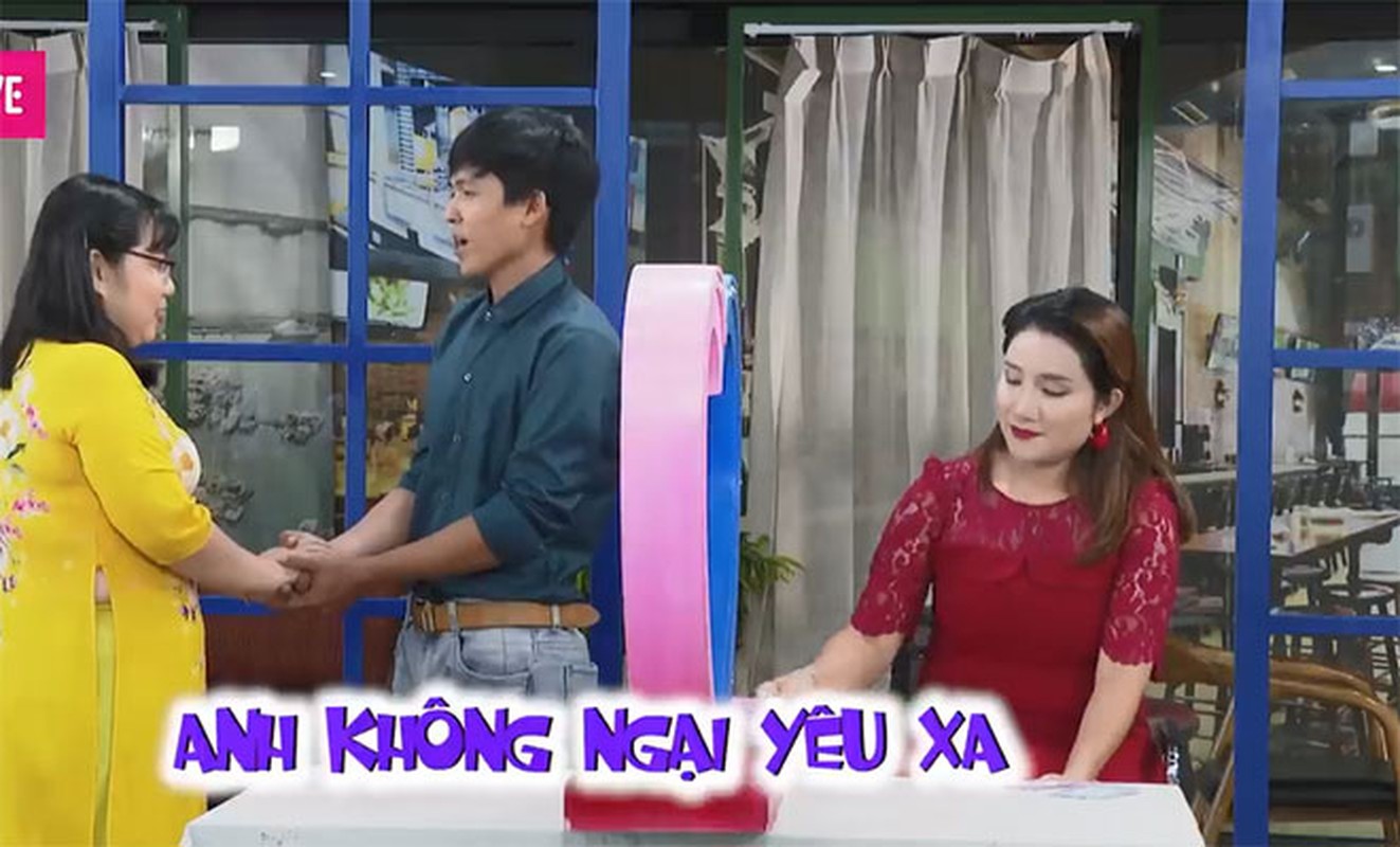 Dan dai gia dinh di hen ho, co giao U30 choang vi lan dau duoc hon-Hinh-9