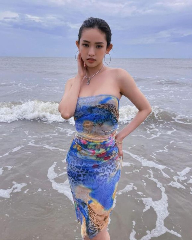 Dien ao quay lo vong 1, hot girl Ca Mau bi che 