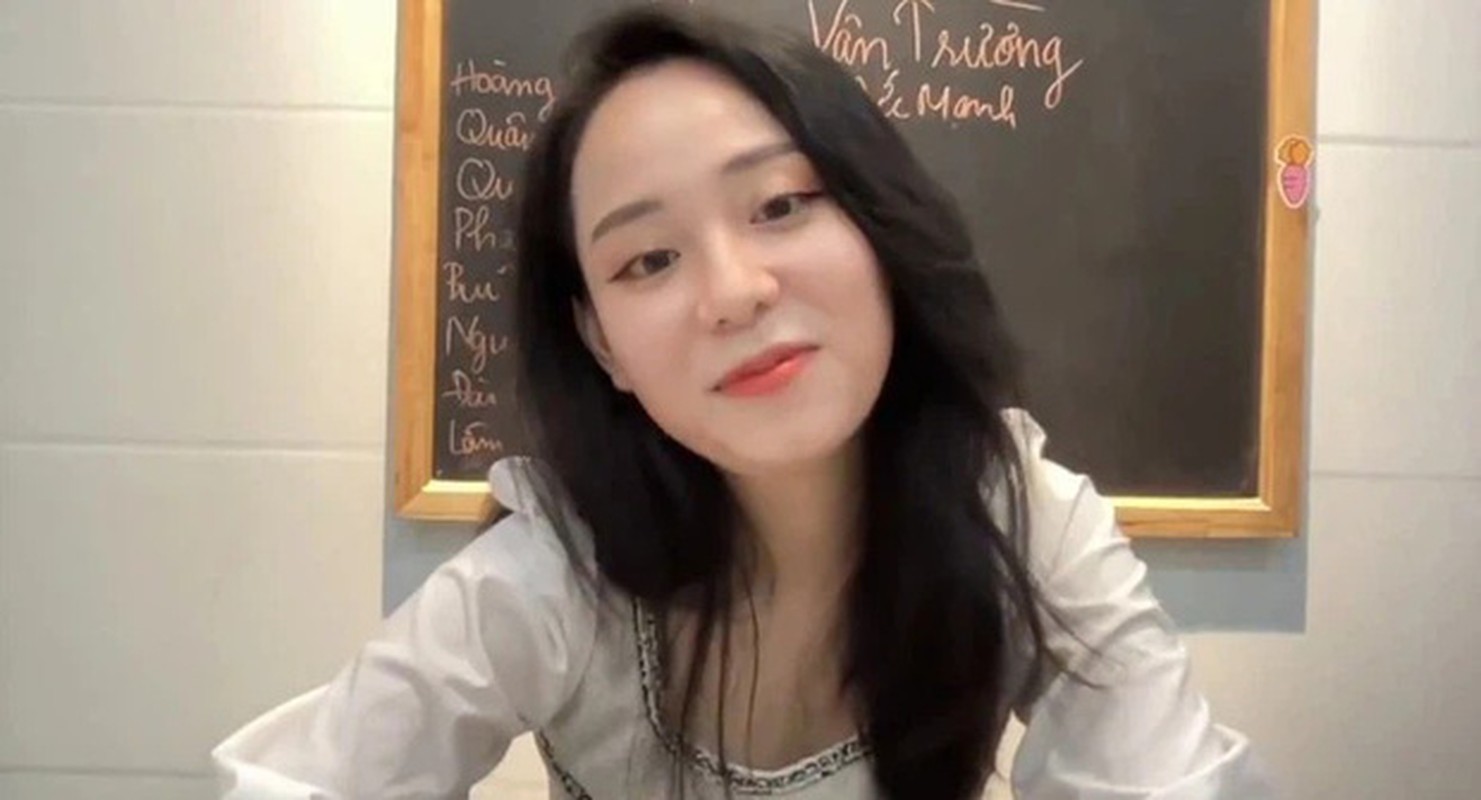 Gai xinh xuat hien chung livestream voi co giao Minh Thu la ai?