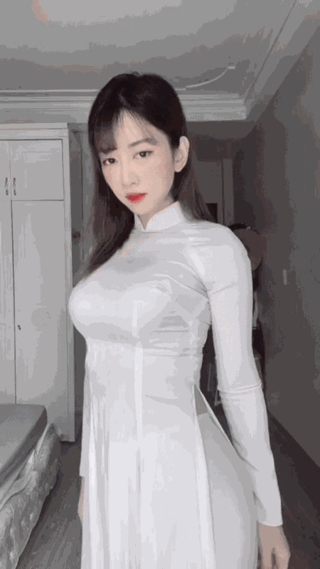 Mac ao dai bo sat nhun nhay, Le Bong lai nhan du chi trich-Hinh-4