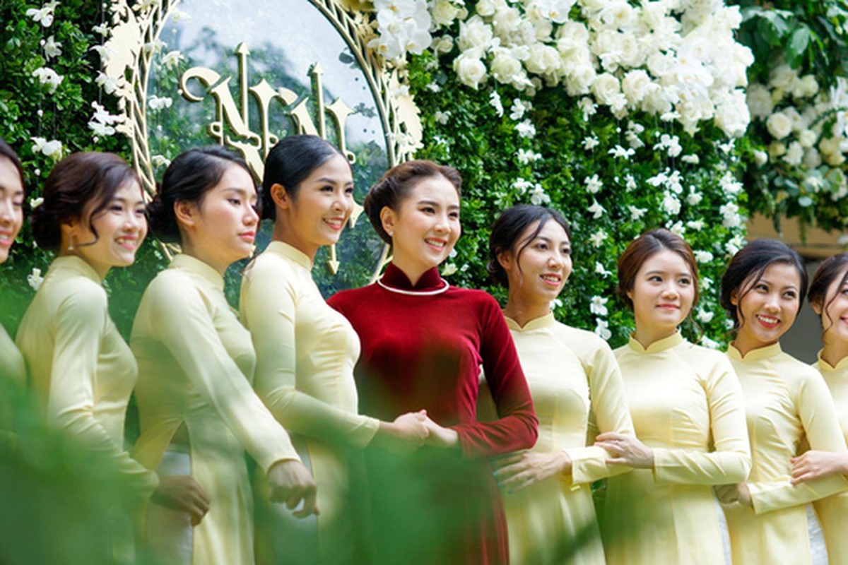 Dien ao dai trong le an hoi, dan MC VTV dep xao xuyen-Hinh-4