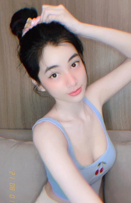 Dan hot girl Viet dung giua 