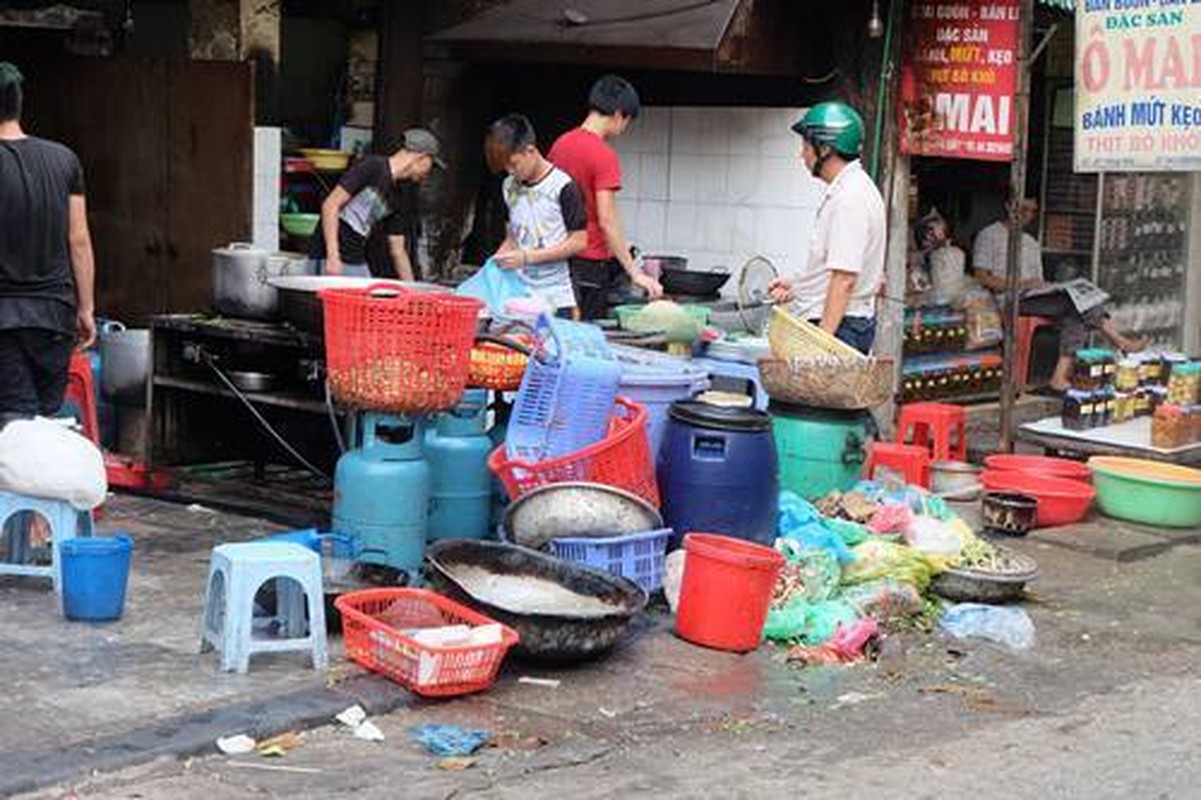 Xon xao quan an ban kinh hoang lam 