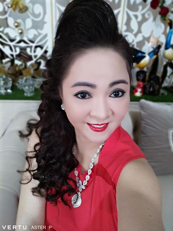 Dich than toi Dai Nam, ba Phuong Hang bi soi trang phuc-Hinh-11