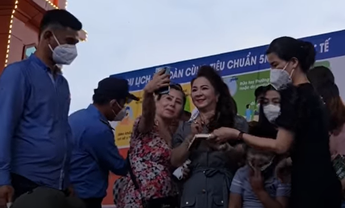 Xuat hien o Dai Nam, ba Phuong Hang lam netizen ngo ngang nhan sac-Hinh-6