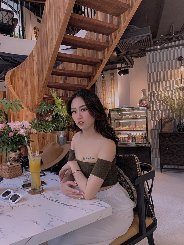 Co vu DT Viet Nam tai My Dinh, gai xinh bi netizen 