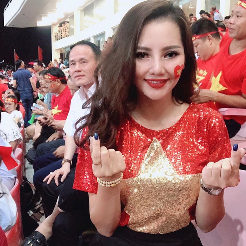 Co vu doi tuyen Viet Nam, ban gai 