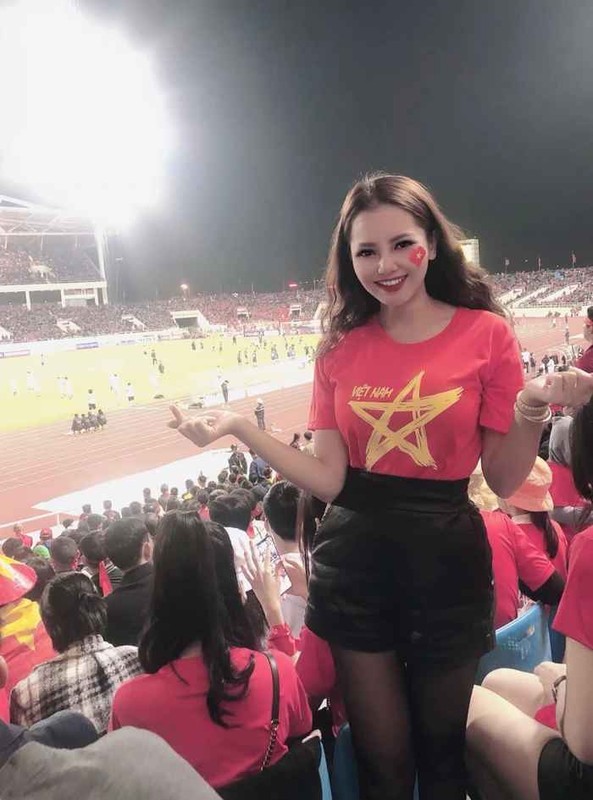 Co vu doi tuyen Viet Nam, ban gai 