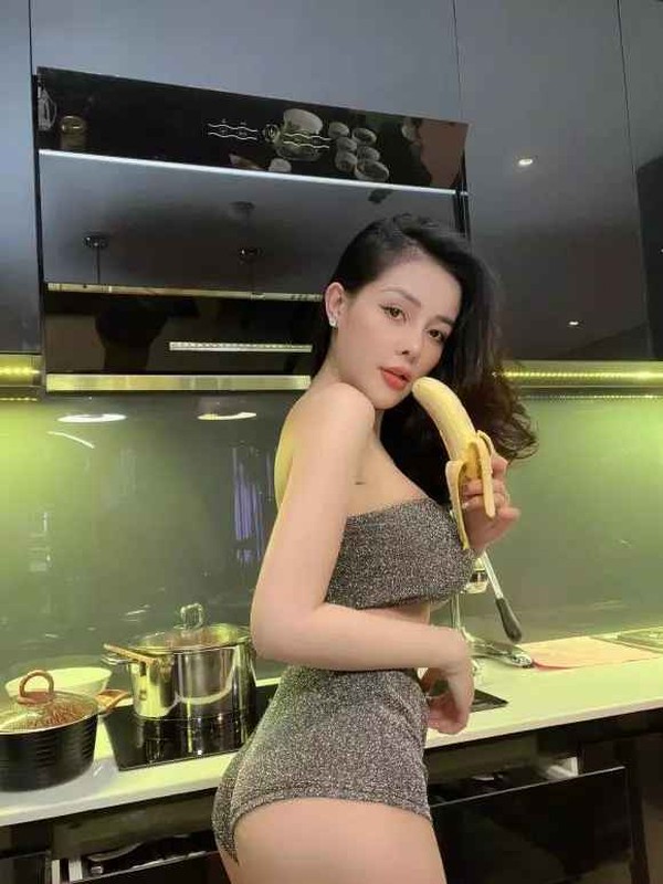 Dang anh an chuoi, gai xinh Ngan 98 bi mang 