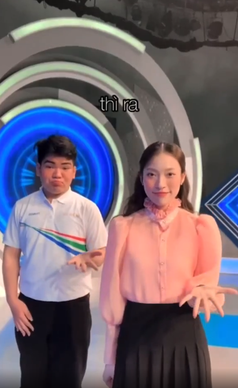 Ru thi sinh choi TikTok, nu MC Duong len dinh Olympia lo nhan sac-Hinh-3