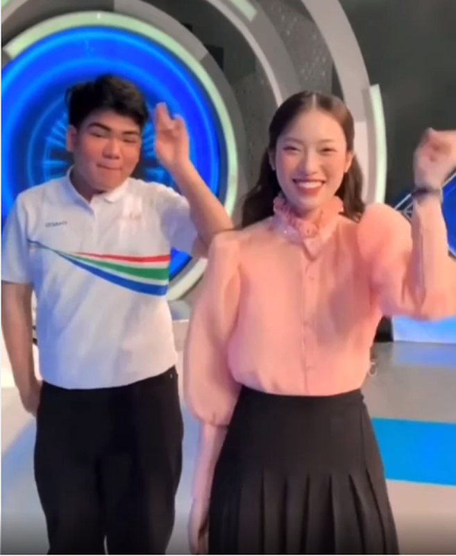 Ru thi sinh choi TikTok, nu MC Duong len dinh Olympia lo nhan sac-Hinh-4