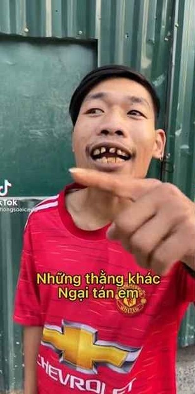 Dien hoi cho, hien tuong mang Thong Soai Ca lam netizen cuc bat binh-Hinh-2