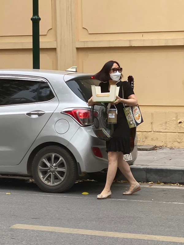 Du trend “No backpack day”, netizen phat hien nhieu phien ban ba dao