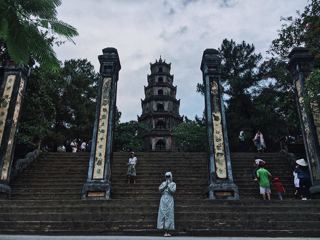 Du lich mua he nhom ban dien ao chong nang lam netizen cuoi ngat-Hinh-12