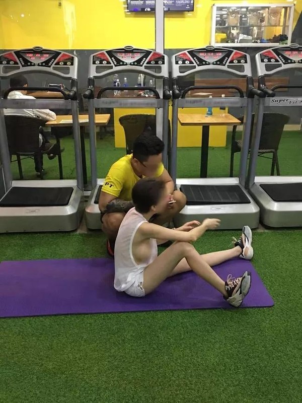 Hoi chi em toi phong gym va loi an mac khien netizen 