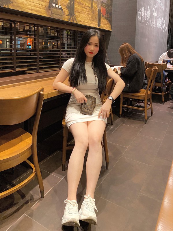 Danh tinh 2 gai xinh Viet so huu vong 1 vuot nguong 1 met-Hinh-2