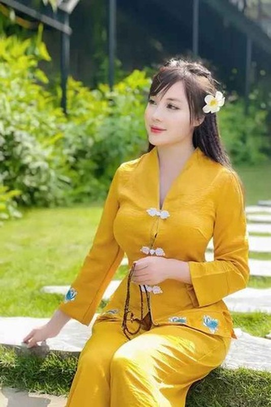 Nghi van co giao xinh dep Au Ha My co bo moi-Hinh-4