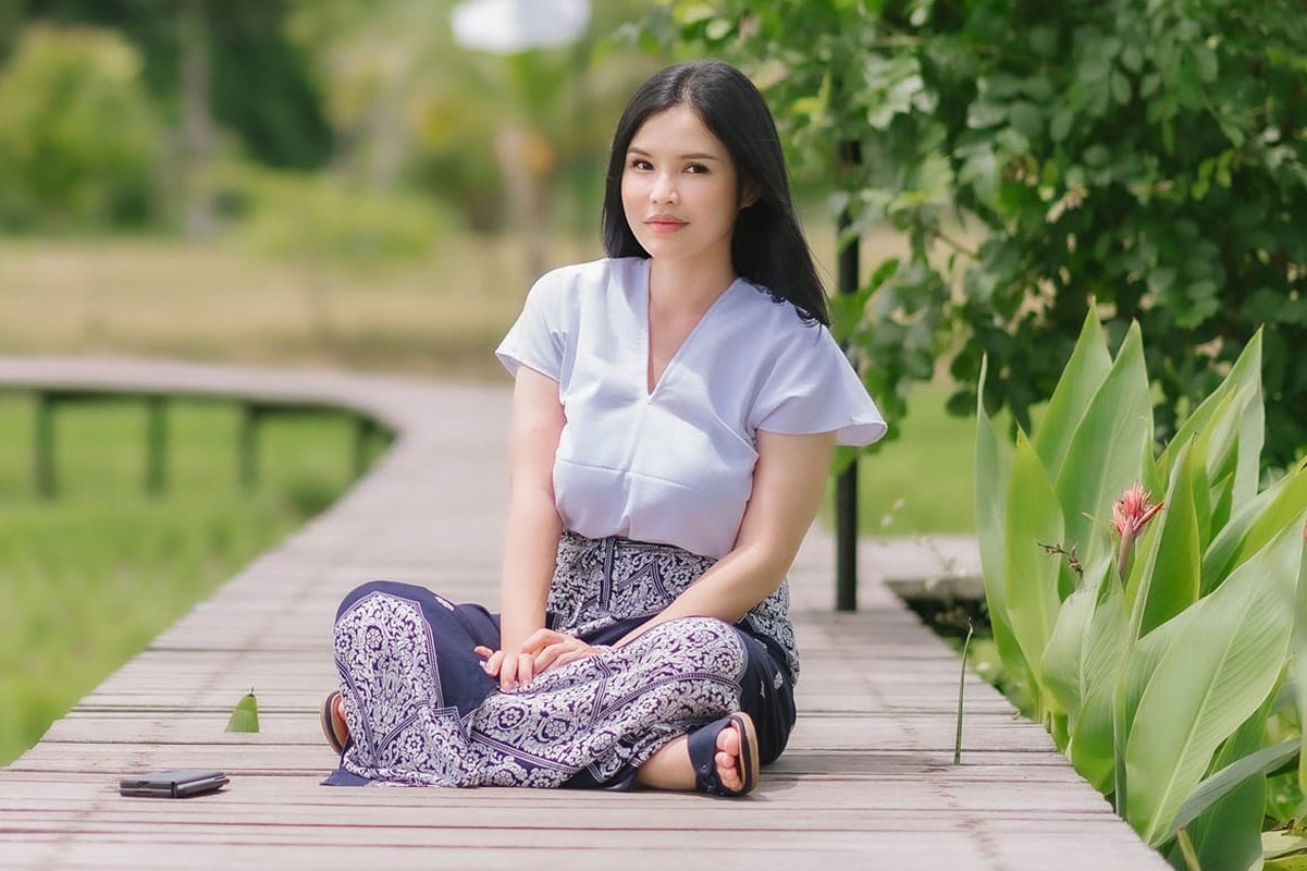 Nu dai gia bong da Lao lo anh doi thuong nam nhan chet me-Hinh-12