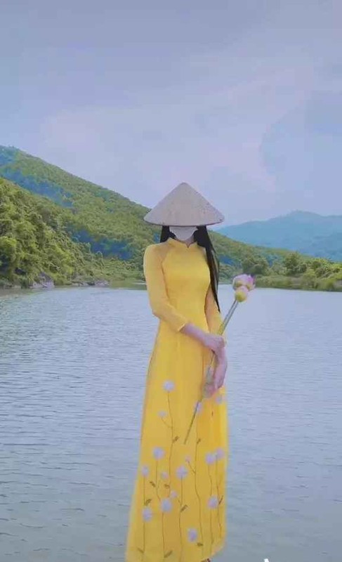 Xon xao gioi tinh TikToker Phun Anh noi tieng loat video bien hinh-Hinh-8